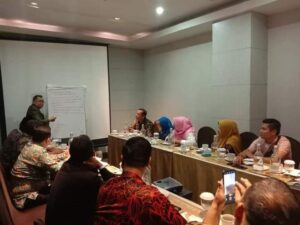 Berdiri didepan: Drs. Wahyudi El Panggabean, M.H.