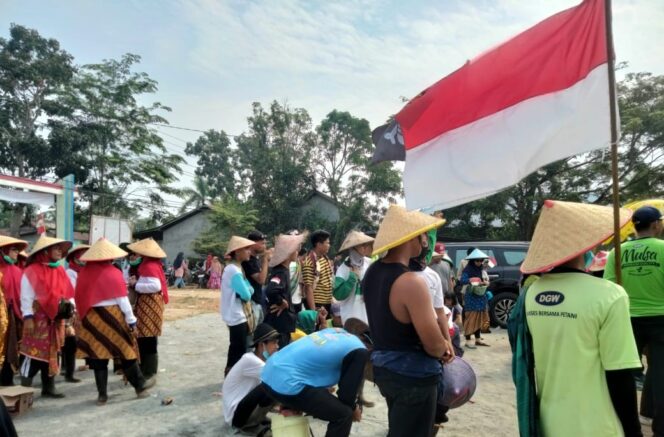 
 Rasau Jaya Gelar Karnaval, Antusias Masyarakat Rayakan HUTRI-78