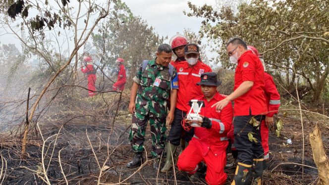 
 Meski Ada Penurunan Intensitas Karhutla, Manggala Agni Kalbar Tetap Sigap Pantau Titik Hotspot 