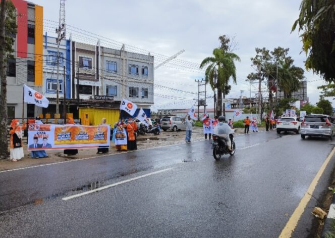 
 Salahuddin Pimpin Flash Mob PKS di Bundaran Arteri Supadio