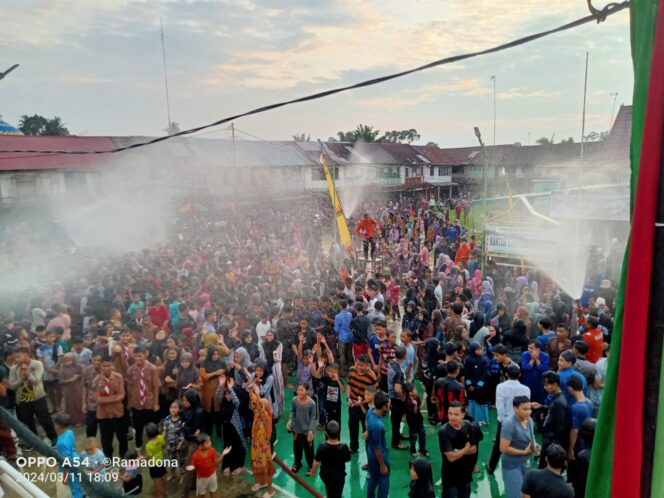 
 Ribuan Masyarakat Buatan II Koto Gasib Tumpah Ruah Ikuti Petang Belimau