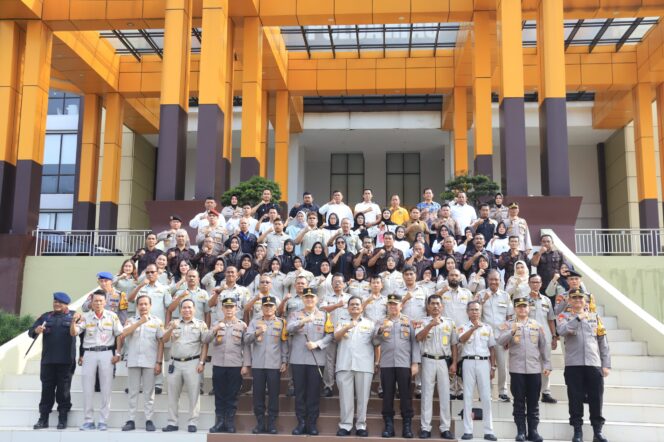 
 Kapolda Riau Irjen M.Iqbal Gelar Halal BI Halal bersama KBPP Polri dan IKAL Riau