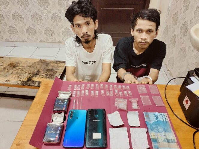 
 Tim Opsnal Satres Narkoba Polres Siak Amankan Dua Orang Pria Diduga Pelaku Penyalahgunaan Narkotika.