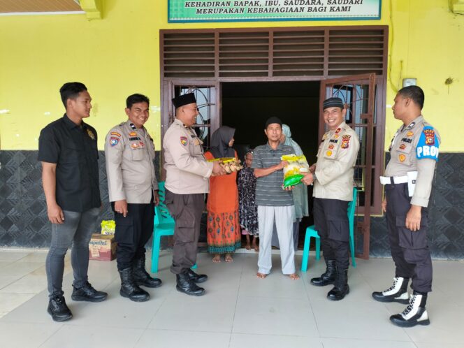 
 Jum’at berkah Ramadhan, Polsek Tualang berikan sembako ke Yayasan Panti asuhan Muhammadiyah
